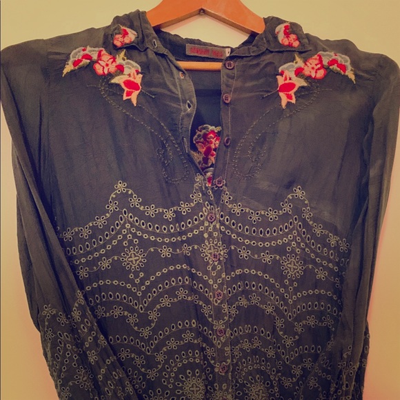 Vintage embroidered blouse with lace detail - Picture 1 of 3
